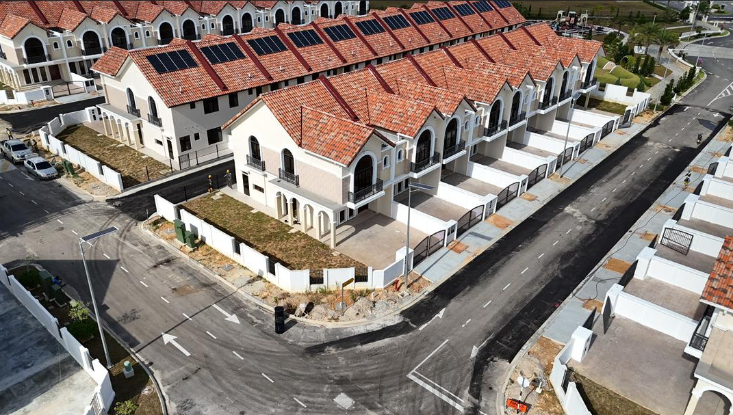 Adonis 2-
On the date the Purchasers take vacant possession of the said Property with water and electricity supply ready for connection as at 16/2/2026.