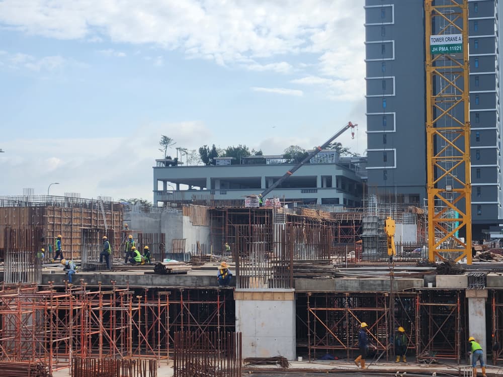 01/12/2025- Foundation completed.- Structural work in progress.