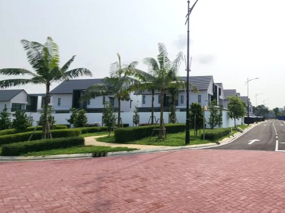 01/10/2026

Road works have been completed and are currently undergoing inspection. Street lighting installation has been completed, while final painting works for the perimeter fencing are in progress. Turfing works for the external areas are ongoing, and CPA repair works are also in progress.